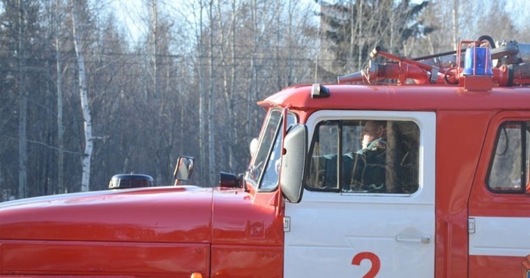 Мужчина отравился угарным газом на пожаре в деревне Старое Михайловское под Ижевском