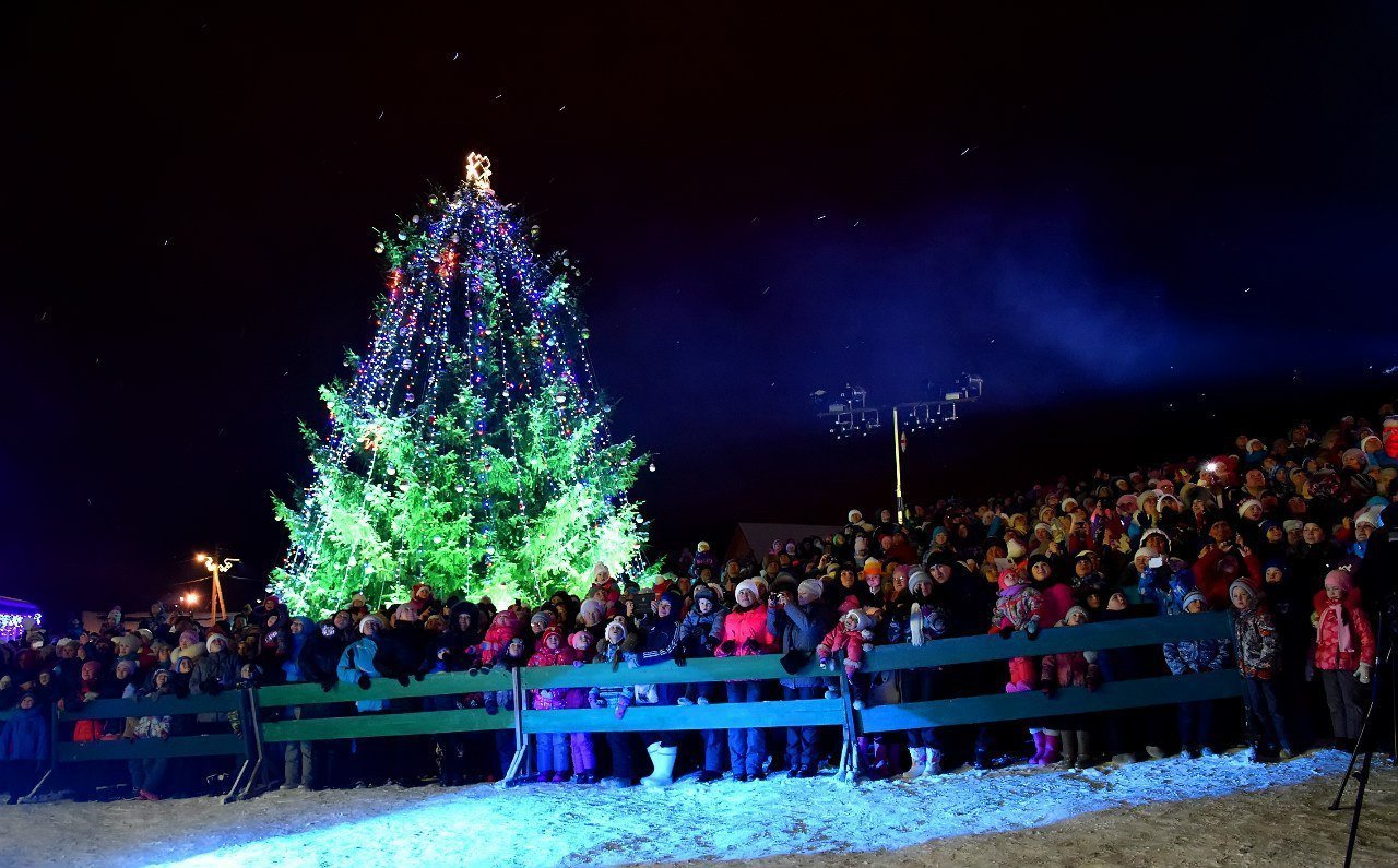 

Огни на главной новогодней ёлке в Удмуртии зажгут в усадьбе Тол Бабая 12 декабря

