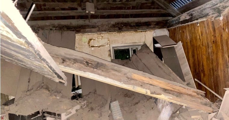 37-летний ижевчанин погиб в собственном доме из-за обрушения потолка