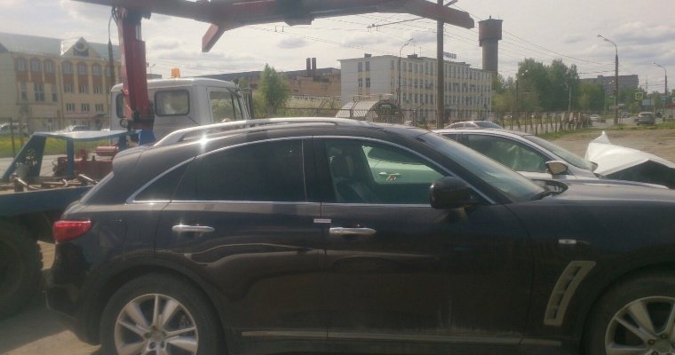 У жителя Ижевска за долги арестовали автомобиль «Инфинити»