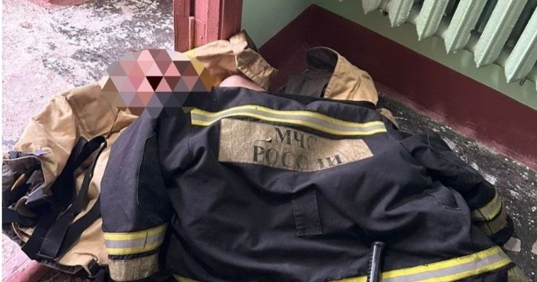Воткинский пожарный вытащил мужчину из задымлённой квартиры