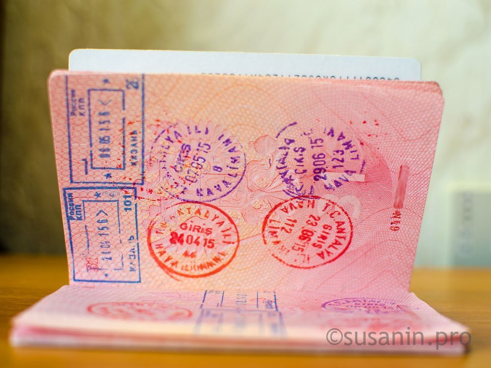 Загранпаспорта старого образца в Удмуртии оказались популярнее документов с биометрией