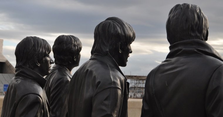 Леннон живее всех живых: восстановленная нейросетью песня Beatles порвала британские чарты