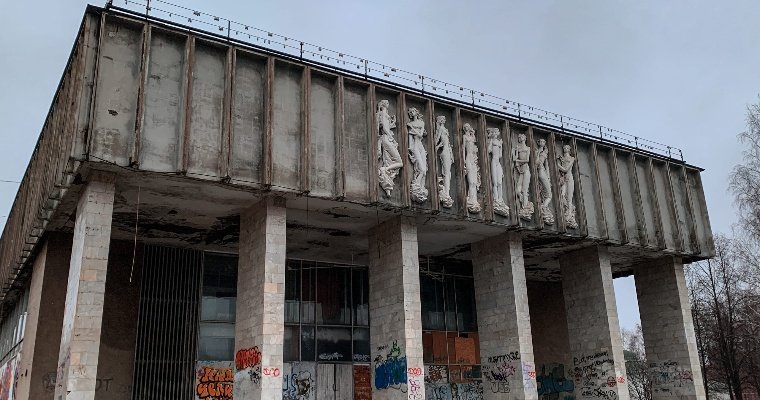 Власти Глазова приостановили продажу здания бывшего МК «Родник»