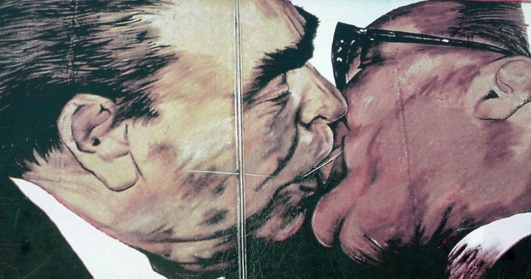 Умер создатель знаменитого граффити на Берлинской стене Дмитрий Врубель