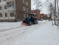 Итоги дня: нарушения при уборке снега в ижевских дворах и закрытие паромной переправы через Каму