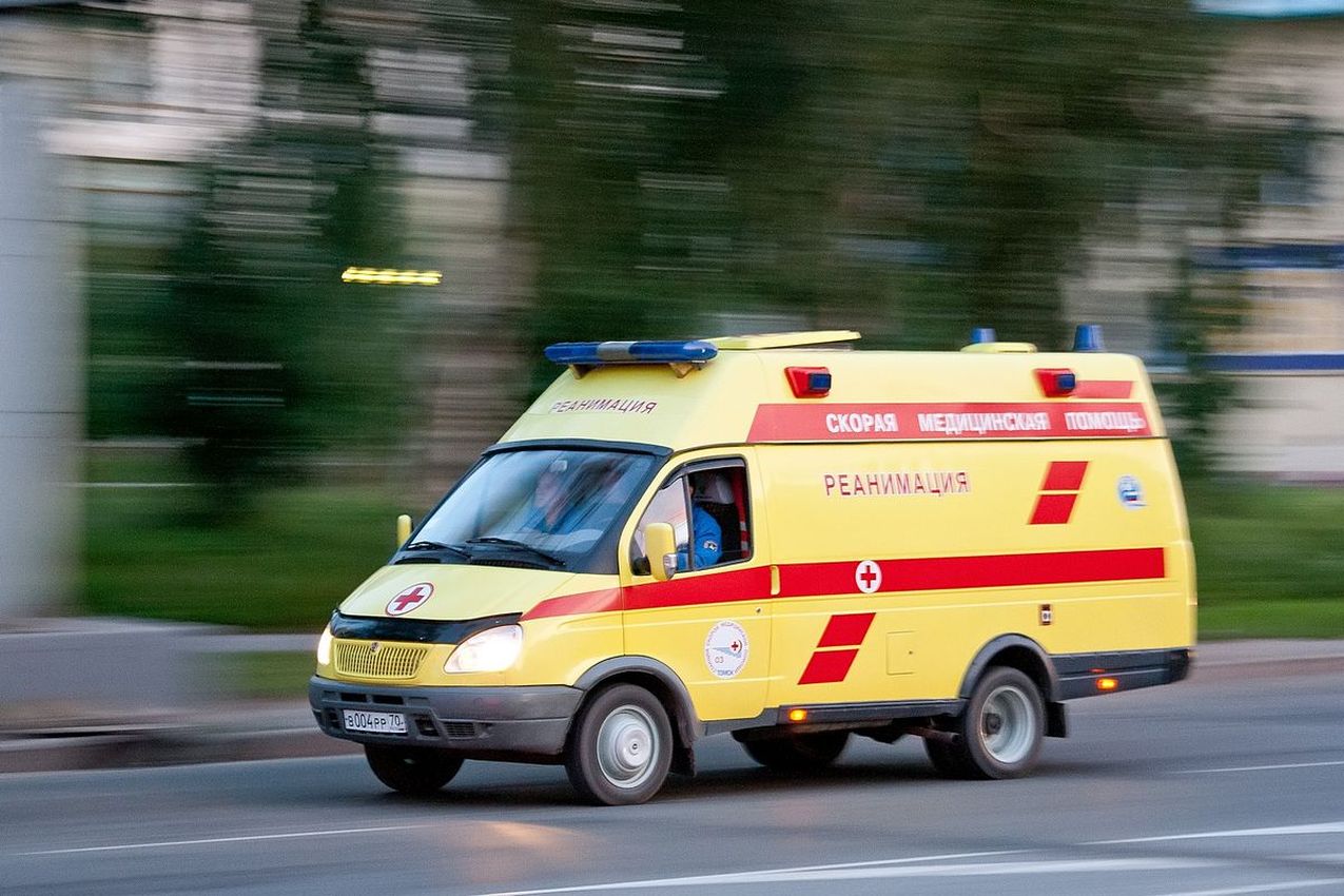15 человек пострадали в ДТП с грузовиком и микроавтобусом под Петербургом