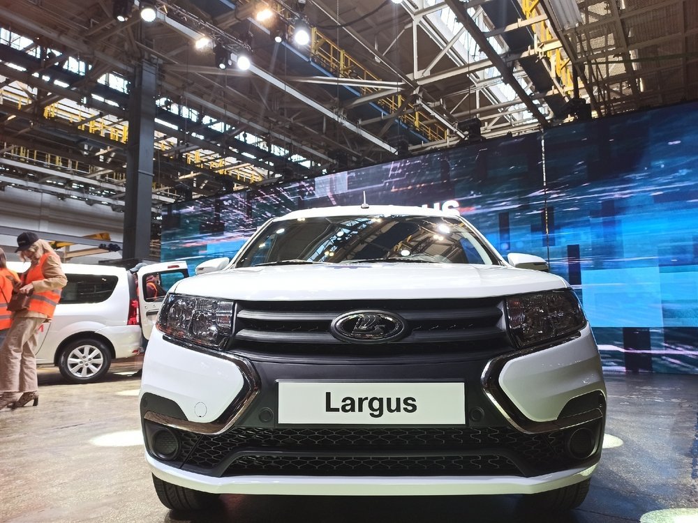 Продажу партии Lada Largus приостановили из-за проблем с клапаном