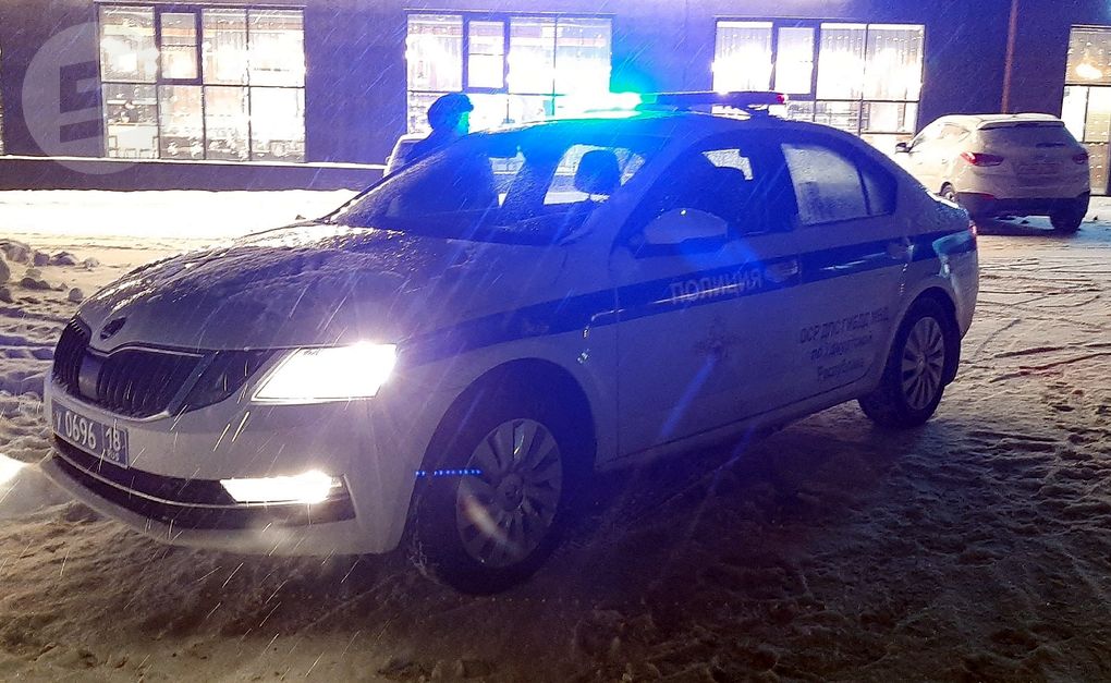 Пьяную школьницу за рулем автомобиля остановили ночью сотрудники ДПС в Воткинске