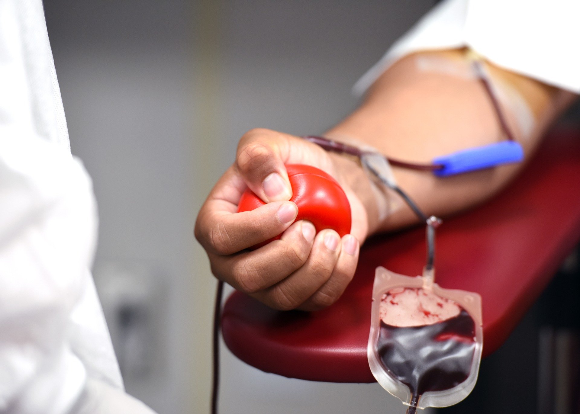 

Донор из Удмуртии сдал 80 литров крови за 165 раз

