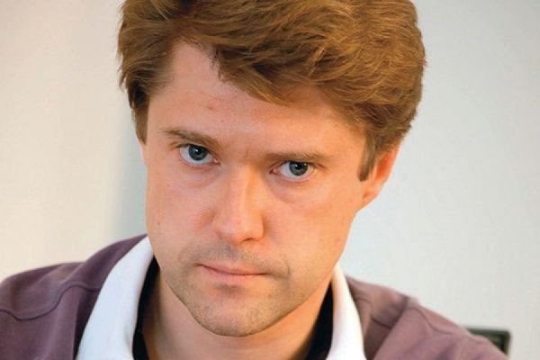 Обвиняемый в мошенничестве соратник Навального сбежал в Лондон