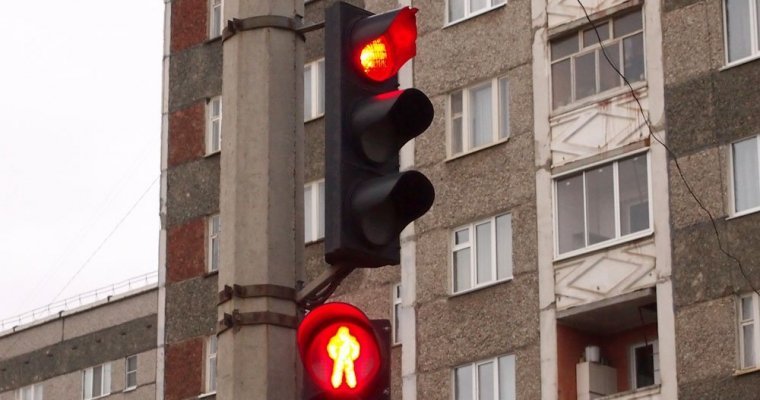 Светофор на перекрестке улиц 10 лет Октября и Удмуртская в Ижевске заработает по новой схеме