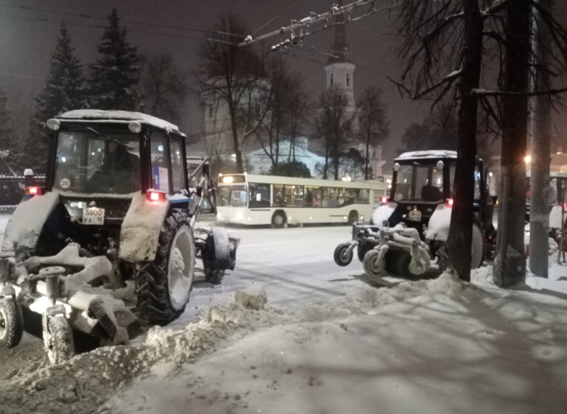 В ночь на 27 января в Ижевске на борьбу со снегопадом выйдут более 100 машин 