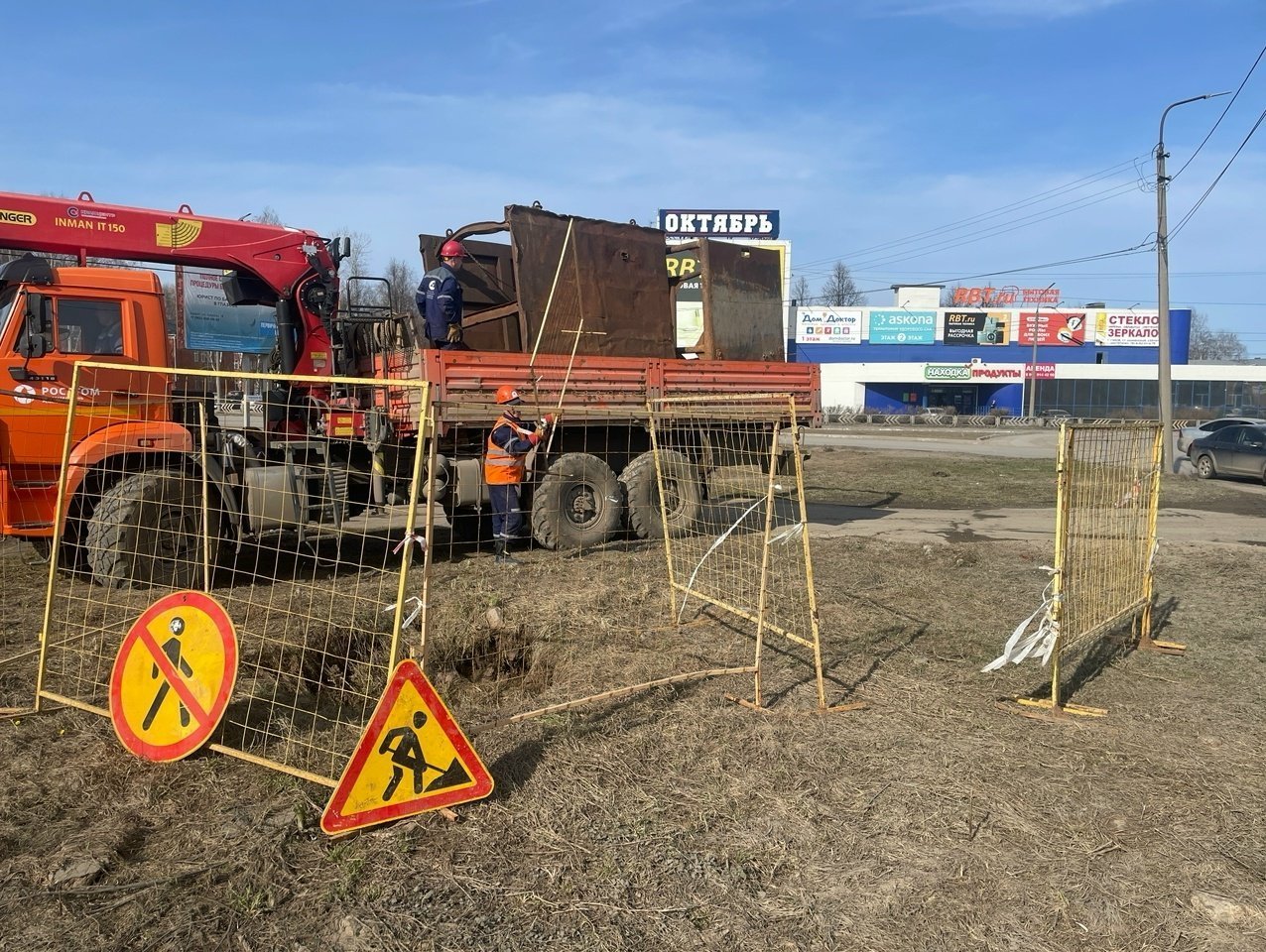 Рядом с северной кольцевой развязкой в Глазове разгерметизировался коллектор