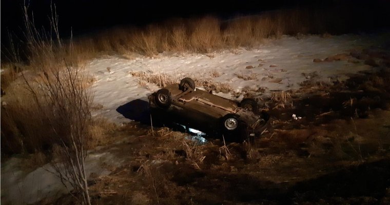 «Лада Приора» перевернулась на трассе в Удмуртии: водитель погиб