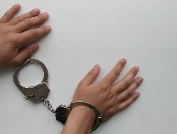 Итоги дня: задержание работника «ИжГЭТ» по подозрению во взяточничестве и открытие логистического центра Wildberries в Сарапуле