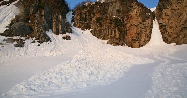 На Камчатке двое туристов пропали после схода лавины 