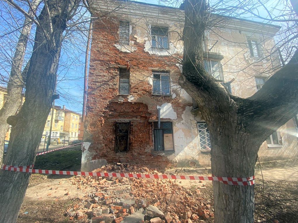 В Сарапуле частично разрушилась стена жилого дома