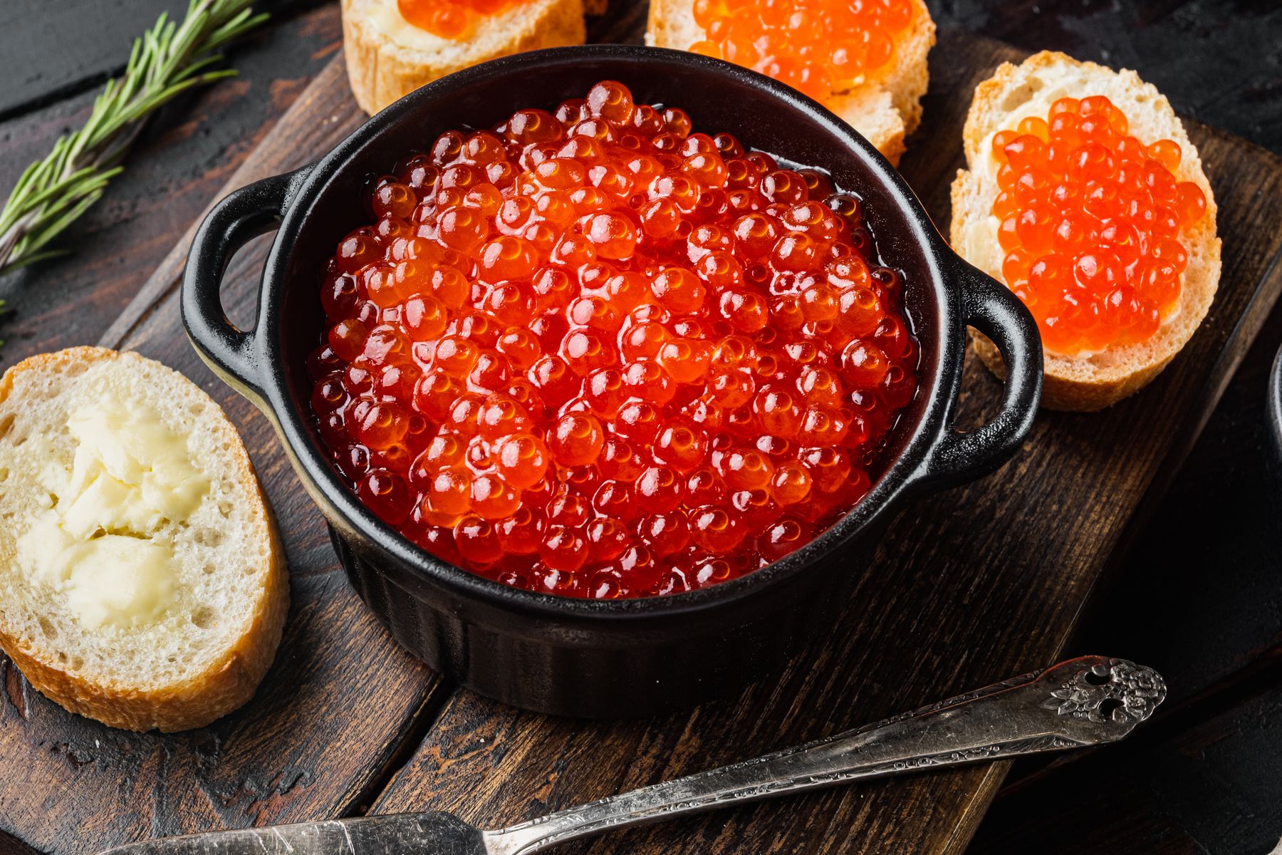 Удмуртия оказалась единственным регионом России, где килограмм красной икры стоит менее 7 тысяч рублей