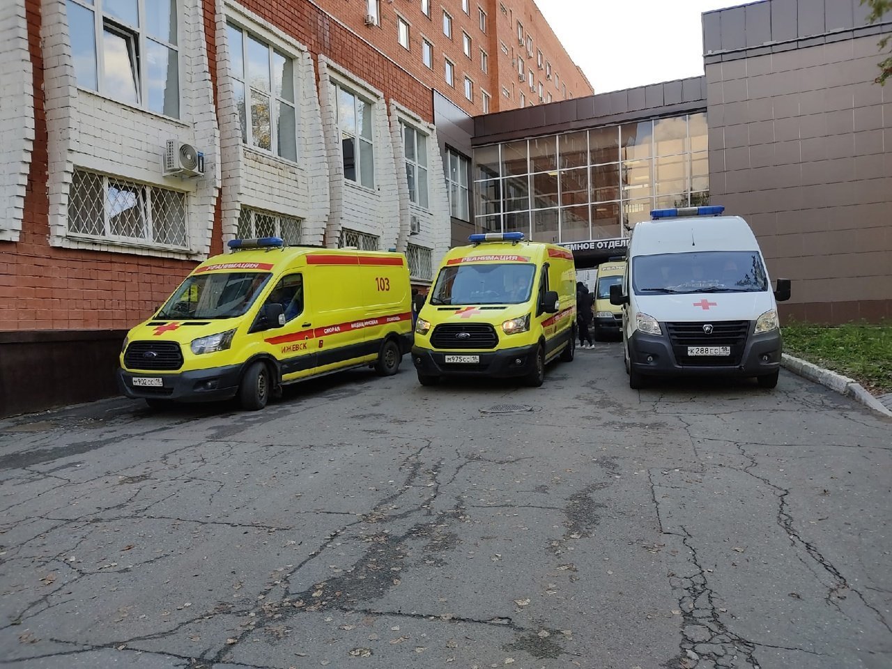 Борьба за жизнь пострадавших при стрельбе в ижевской школе 88 и запуск производства новой вакцины от коронавируса: новости к этому часу