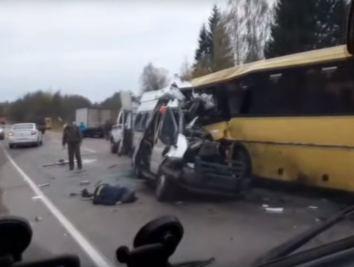 Вертолет Ми–8 вылетел к месту ДТП с 13 погибшими в Тверской области