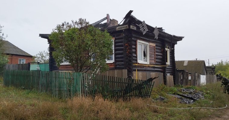 При пожаре в Камбарке в собственном доме погиб одинокий 51-летний мужчина