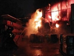 В Ижевске ночью горело большое производственное здание