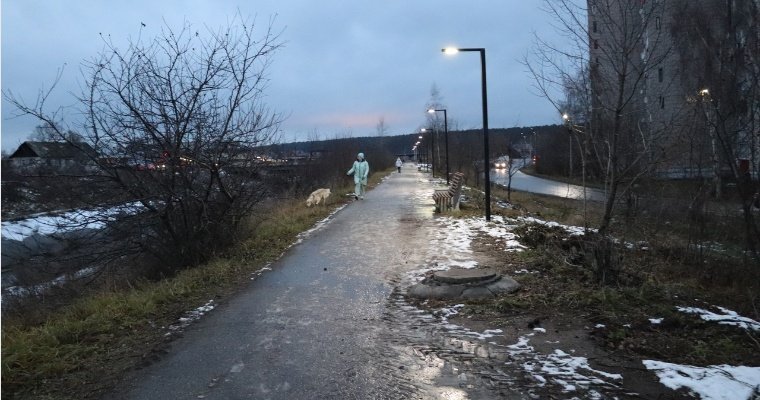 Новое освещение вдоль обводного канала в Сарапуле показало востребованность места у горожан 