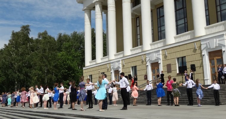 Танцевальный флешмоб «Большой вальс» в Воткинске пройдет онлайн