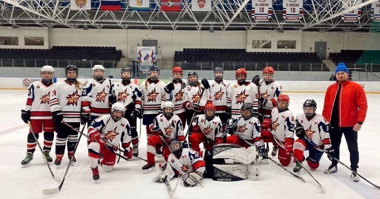 Воспитанницы школы хоккея «Ижсталь» взяли серебро на межрегиональном турнире