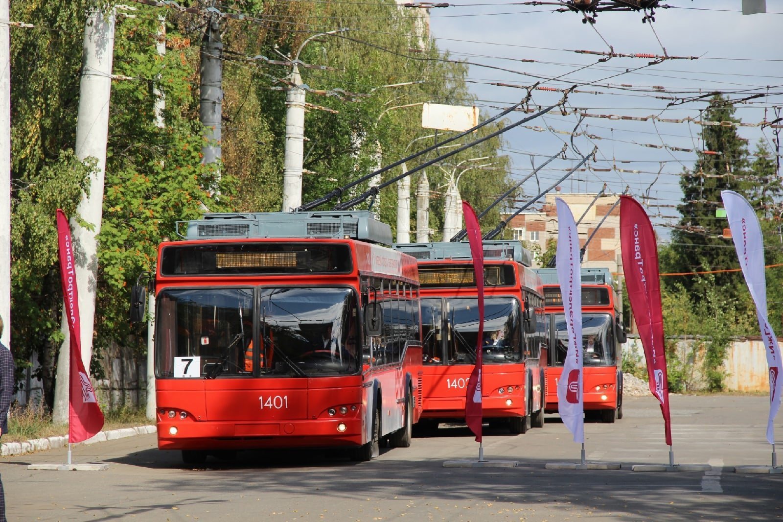 

В Ижевске обновленные московские троллейбусы перевезли первых пассажиров

