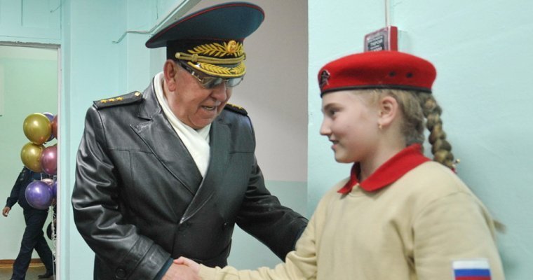 Школе №10 в Можге присвоили имя генерал-полковника Сергея Маева