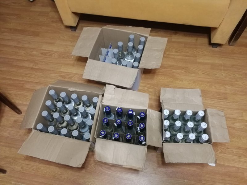 Более 2 тонн алкоголя известных брендов изъяли у предпринимателя из Воткинска