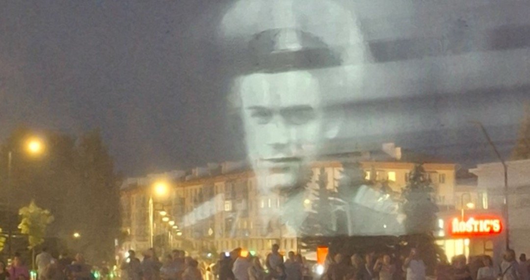 В день ВДВ в Ижевске показали портреты героев СВО на светомузыкальном фонтане