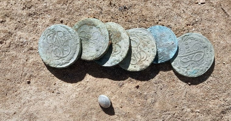 Старинные монеты и следы пожара 1810 года обнаружили археологи в центре Ижевска