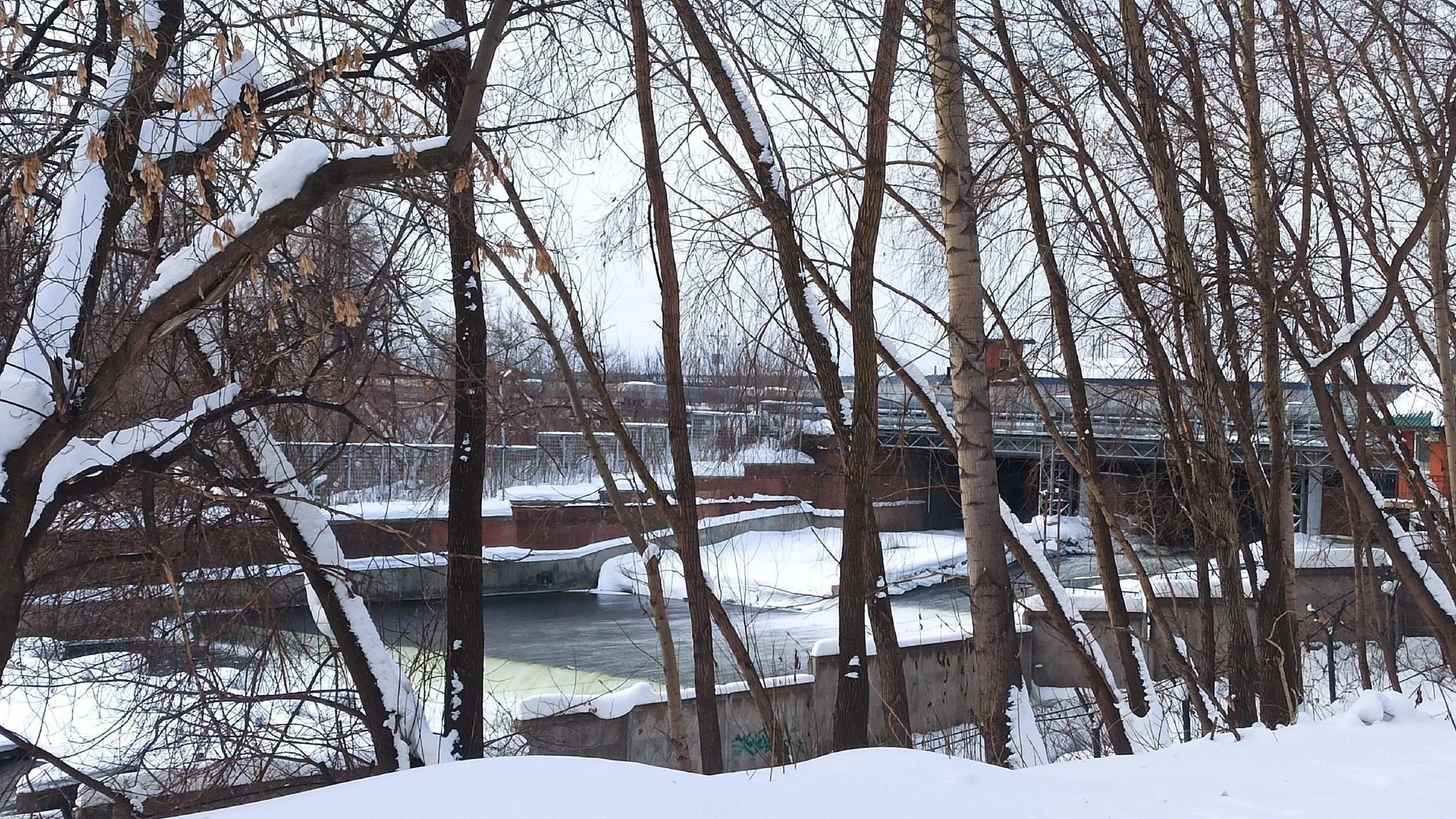 С подтопляемых улиц частного сектора Ижевска на следующей неделе начнут вывозить снег