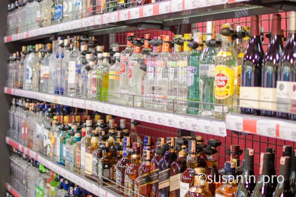 СК предложил приравнять продажу контрафактного алкоголя к убийству