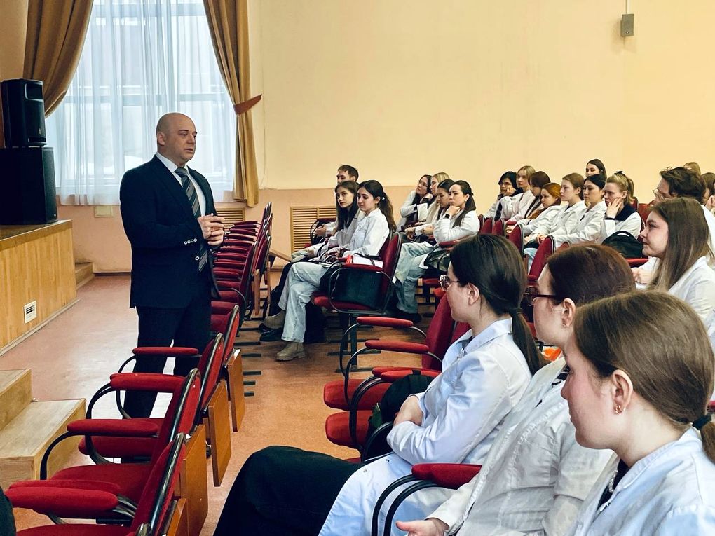 Глава Минздрава Удмуртии разъяснил суть программы наставничества для студентов-медиков