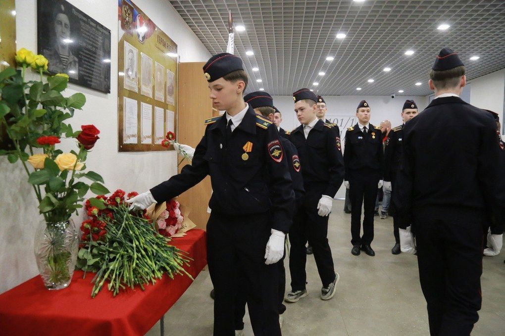 В школе 88 Ижевска открыли мемориальную доску в честь павшего на СВО выпускника