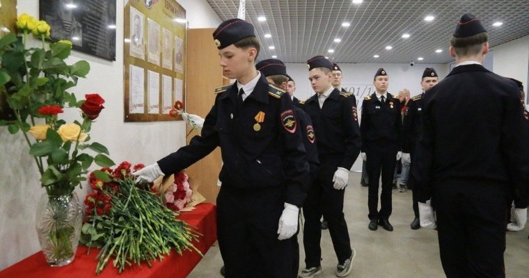 В школе №88 Ижевска открыли мемориальную доску в честь павшего на СВО выпускника