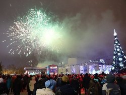 В новогодних гуляниях на Центральной площади Ижевска приняли участие больше 100 тыс человек