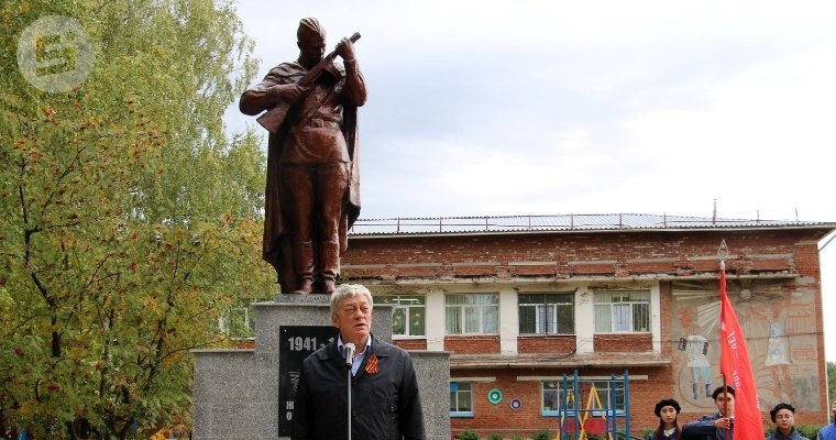 В деревне Усть-Сарапулка восстановили мемориал павшим воинам в Великую Отечественную войну