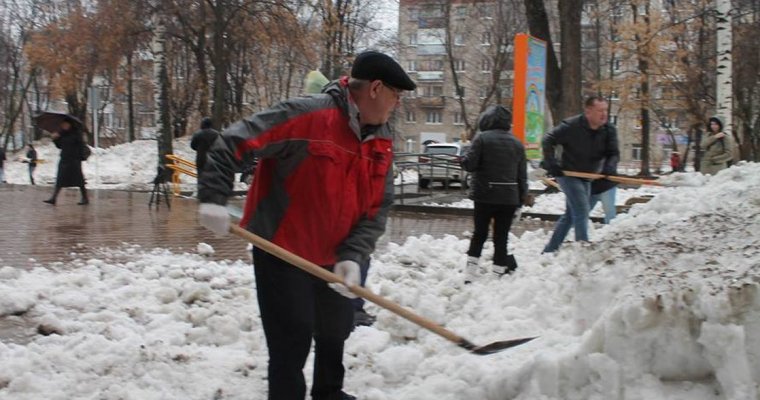 Глава Ижевска Юрий Тюрин принял участие в субботнике