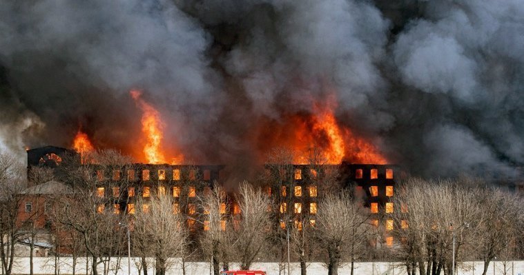 В Санкт-Петербурге закончили тушение «Невской мануфактуры»