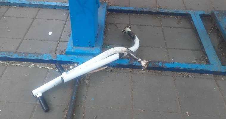 Подрядчик рассмотрит вопрос о целесообразности ремонта спортплощадки в сквере Металлургов в Ижевске