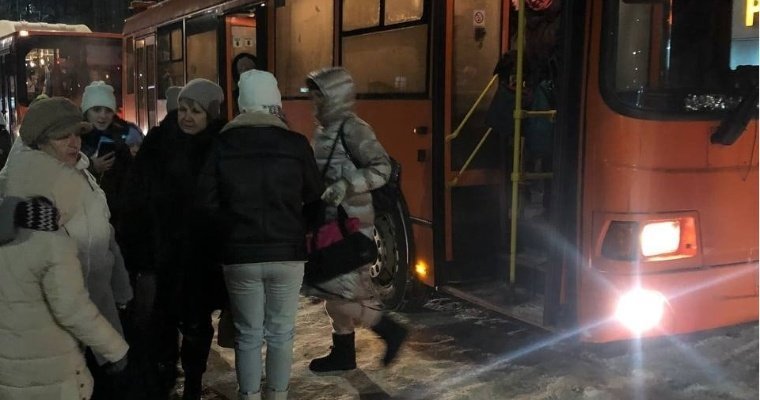 Замерзающих в туристическом автобусе людей спасли в Нижегородской области