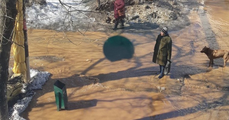 В Ленинском районе Ижевска произошел порыв водопровода