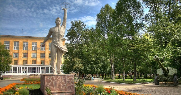 Сквер возле ИжГТУ назвали в честь конструктора Михаила Калашникова