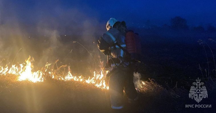 Пожарные в Удмуртии ликвидируют новые возгорания в районе реки Буй