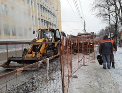 В Ижевске приступили к ликвидации порыва теплотрассы на улице Горького 